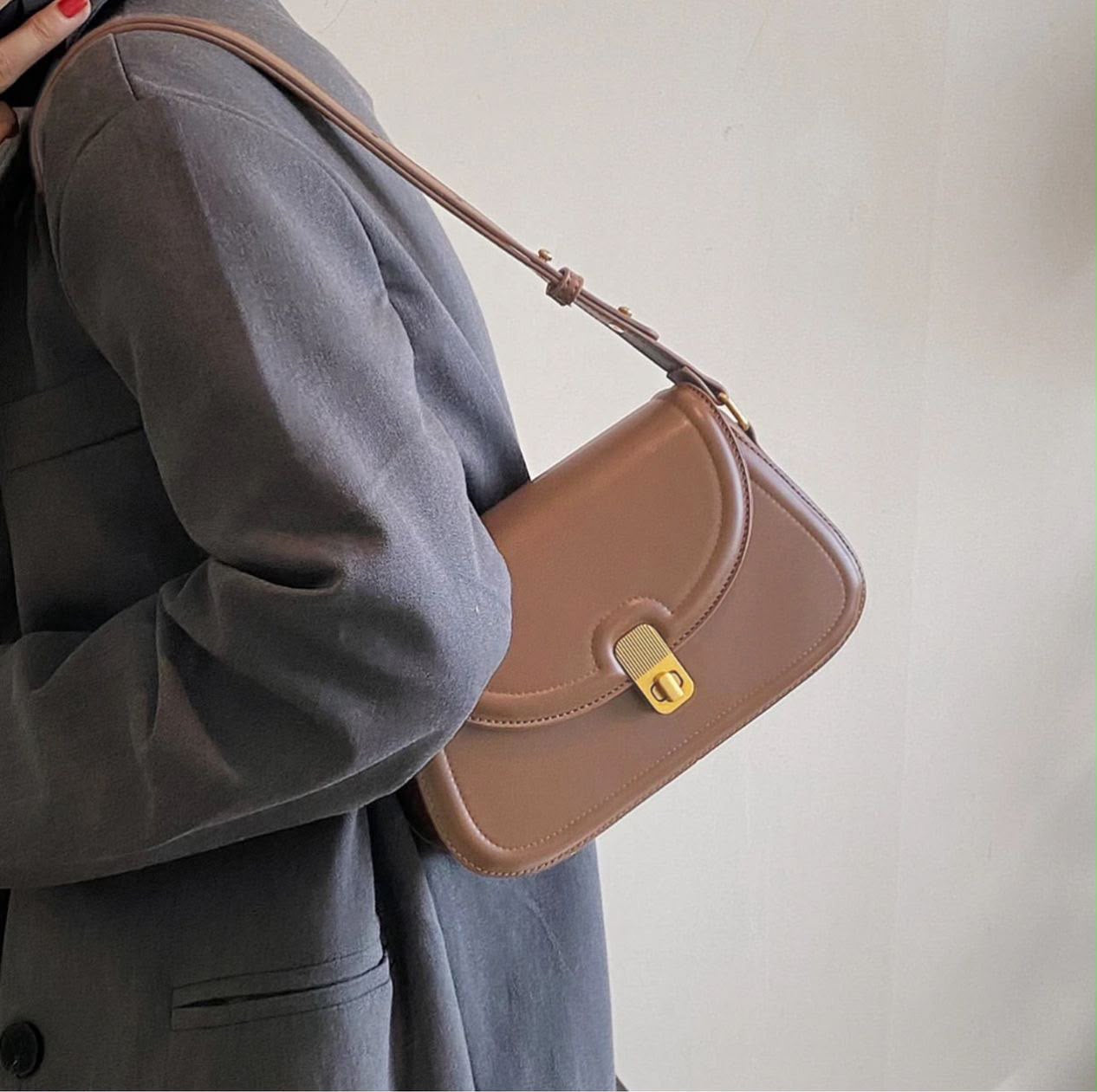 Noir Classic Lock Saddle Bag