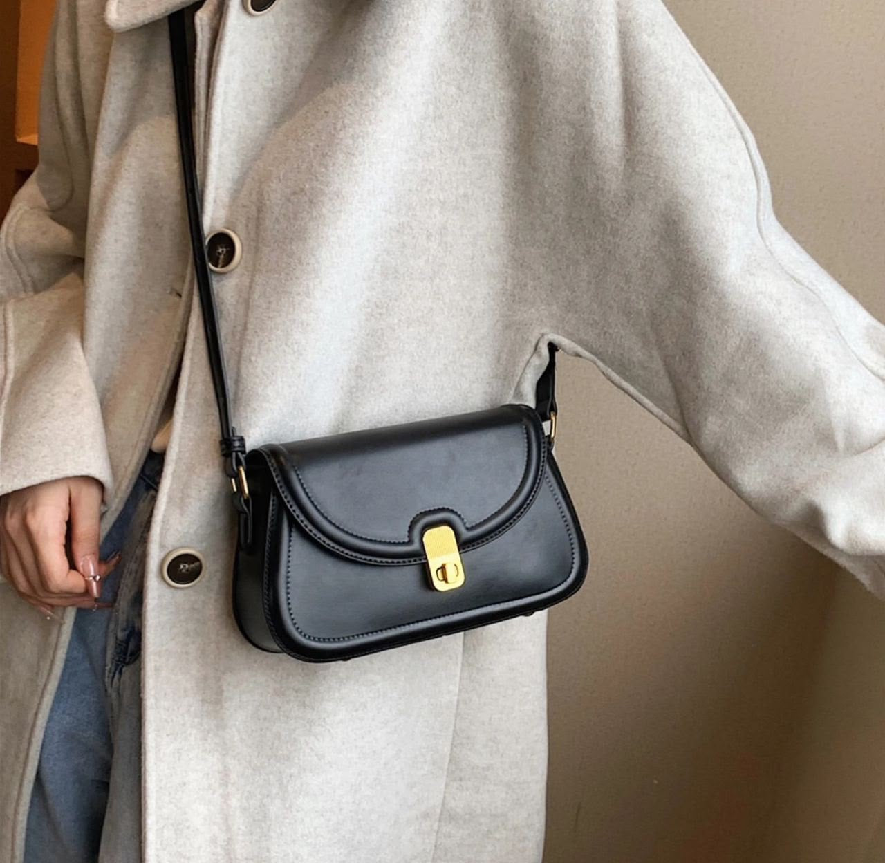 Noir Classic Lock Saddle Bag